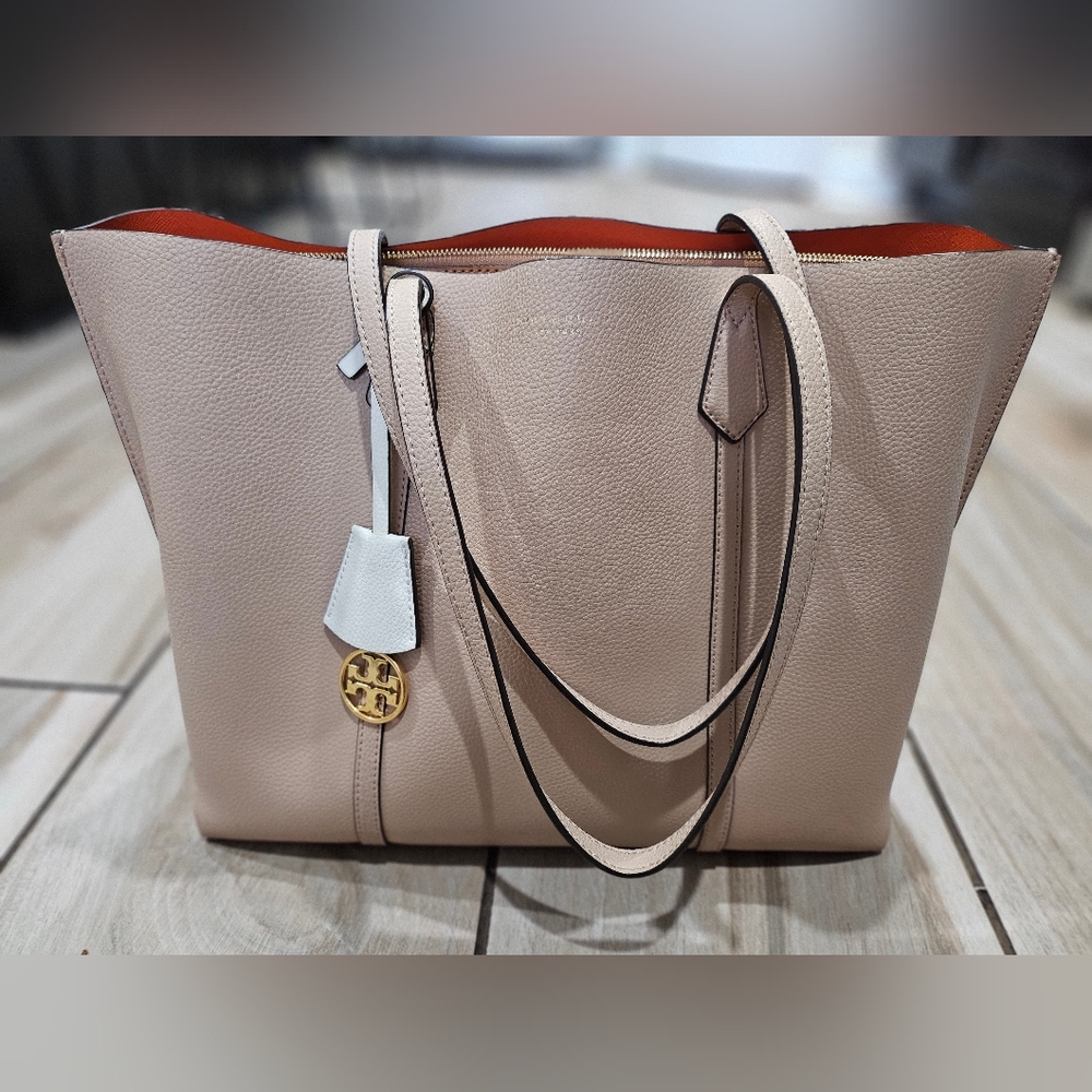 🛑SOLD🛑ory Burch Blush Pebbled Leather Large Tote Bag Gold Logo Charm Zip Top - Picture 3 of 13